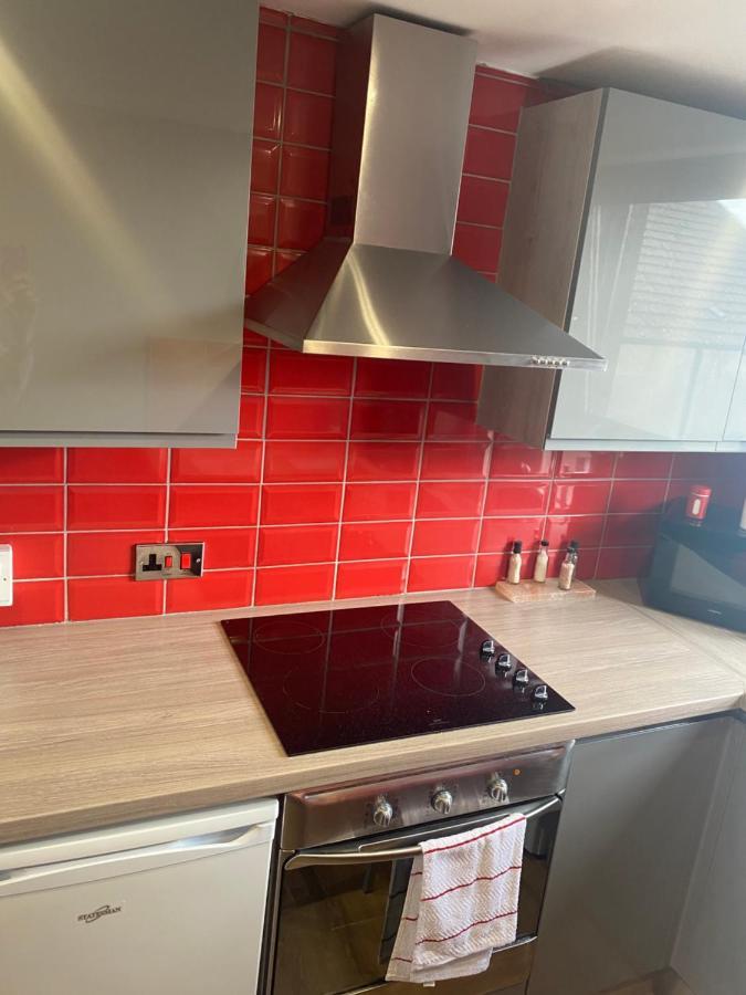 2 Bedroom Apartment In Saltcoats Town Beside The Seaside Esterno foto