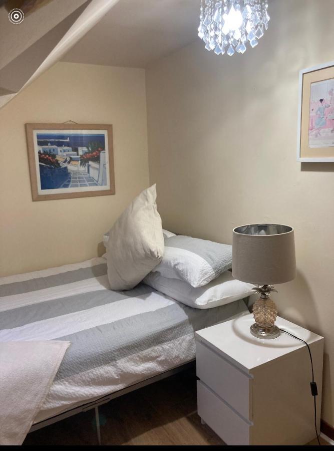 2 Bedroom Apartment In Saltcoats Town Beside The Seaside Esterno foto